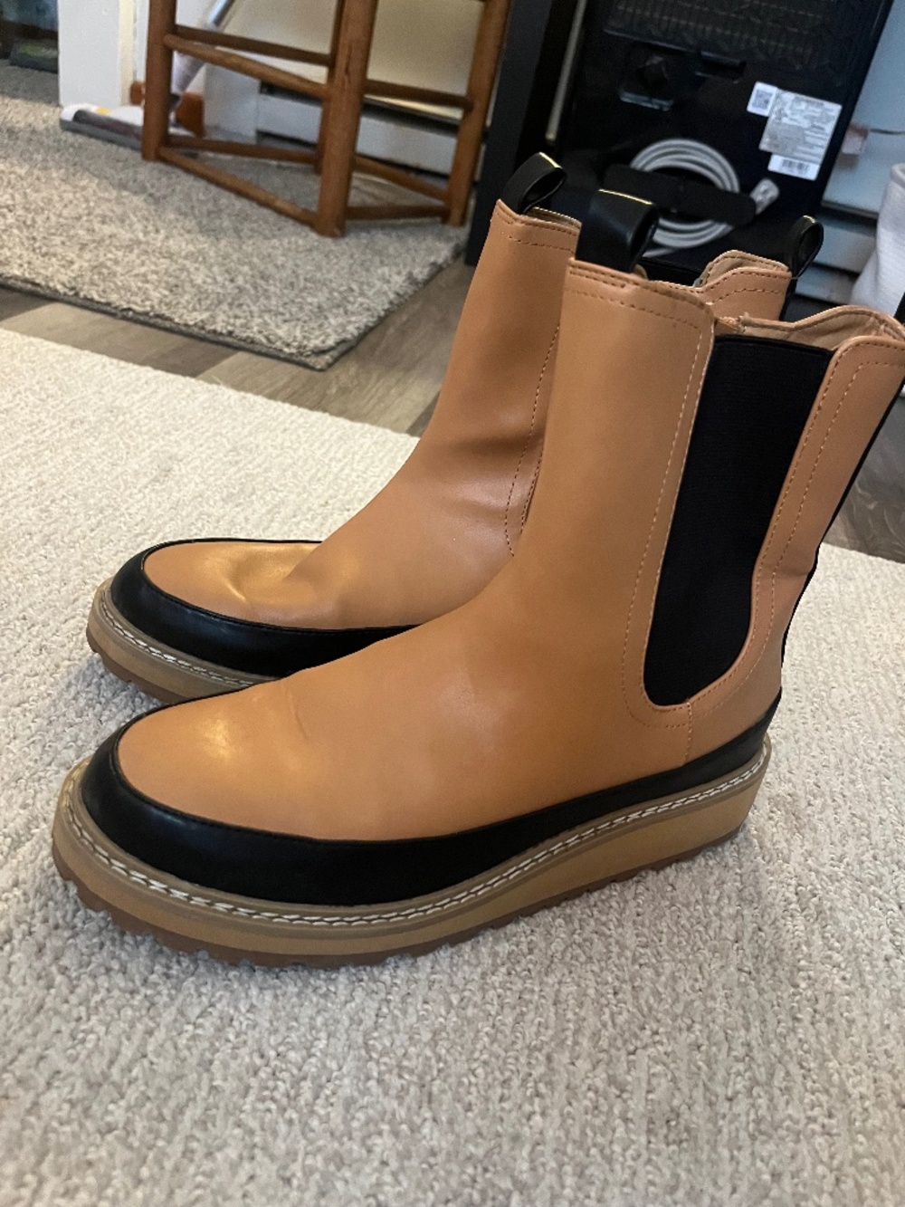 Universal Thread women's Cambria Chelsea boots